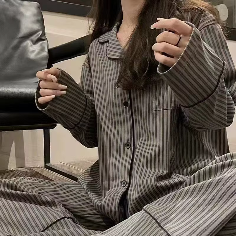 Pyjama pour femmes au printemps et en automne
