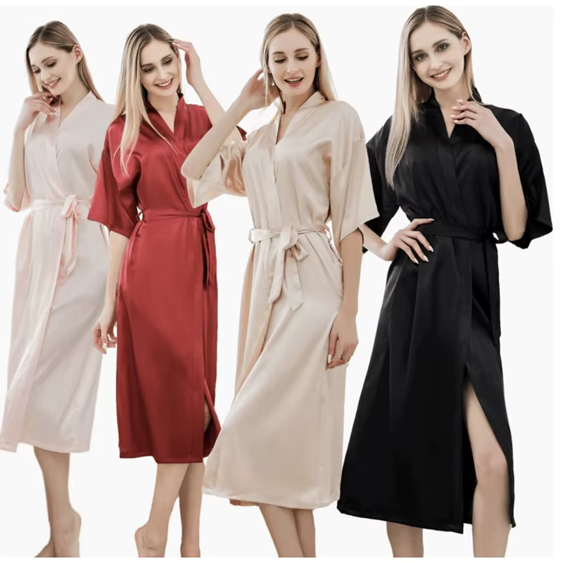 Robe de chambre en satin pour femme