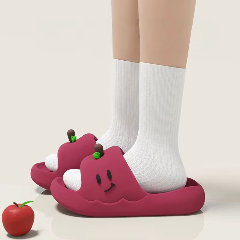 Pantoufles d'intérieur épaisses en EVA motif pomme de dessin animé pour femme