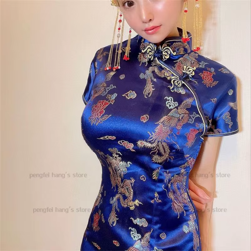 Robe courte en satin pour femme