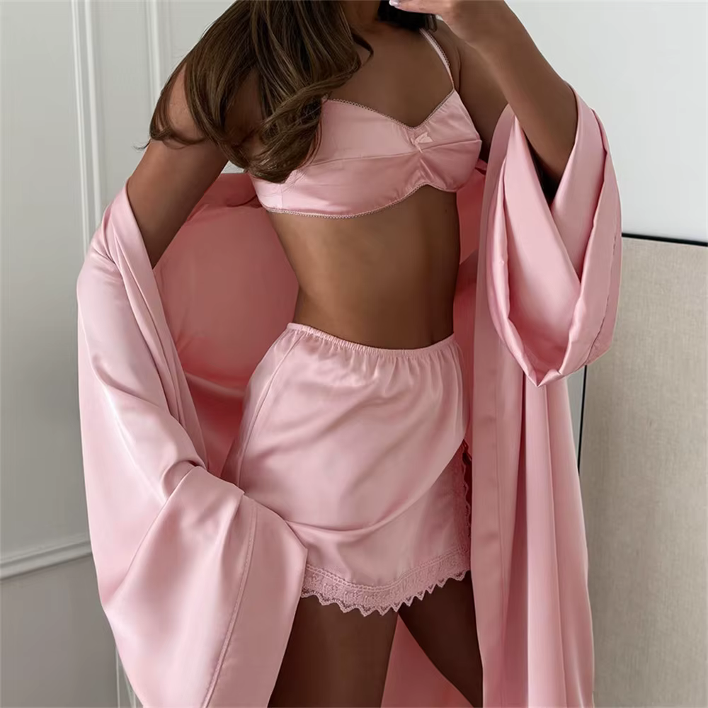 Ensemble de pyjama 3 pièces en satin rose élégant pour femme