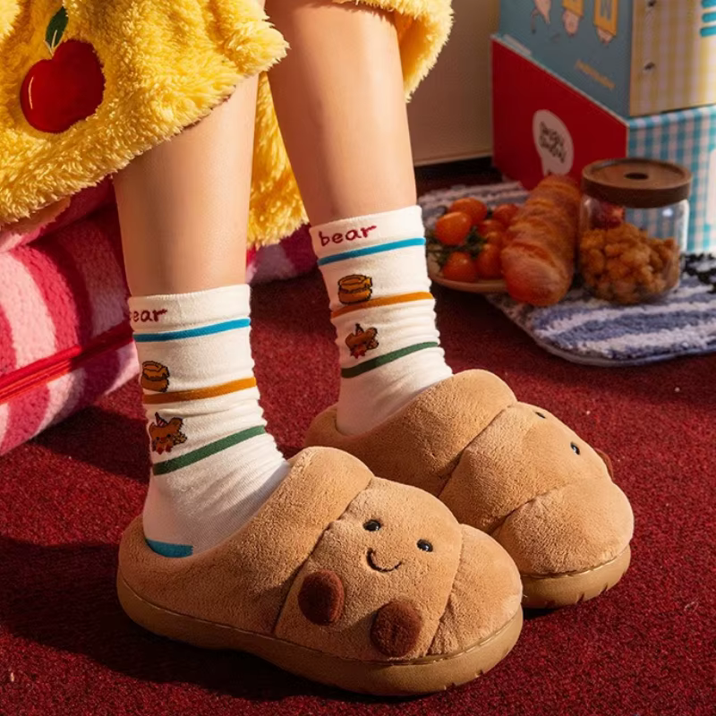 Pantoufles moelleuses de dessin animé pour femmes et hommes