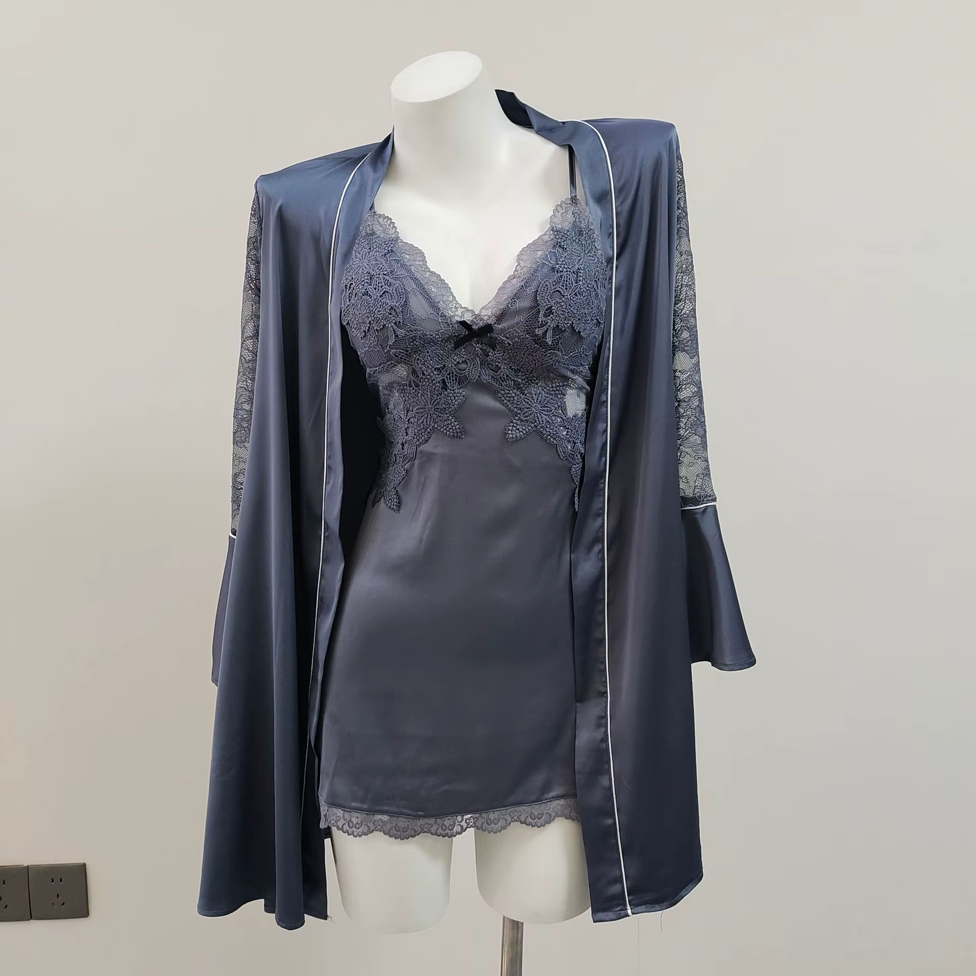 Chemise de nuit une pièce en V profond pour femmes