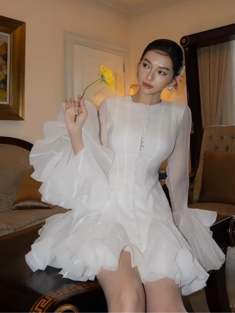 Robe bouffante évasée à manches longues